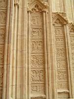 Lyon, Cathedrale Saint Jean, Portail, Porche central, Ebrasement, Plaques decorees (07)